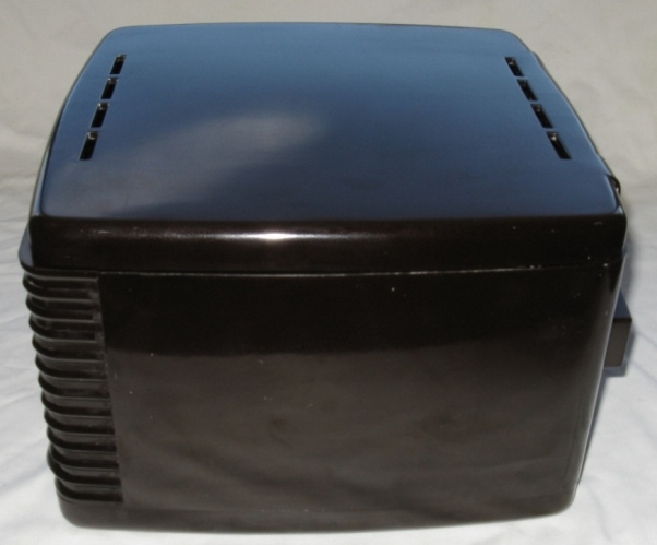 Side view opposite to the power cord